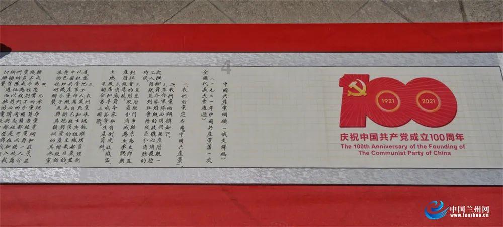 秦岚又带火了一种穿搭，叫“上面去上班，下面去约会”，时髦养眼